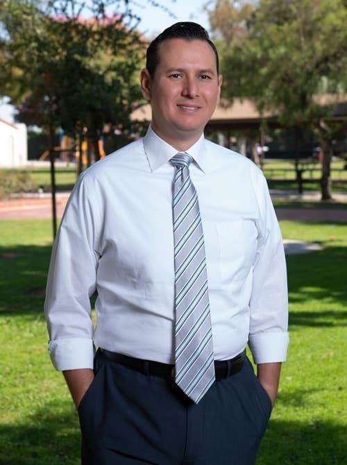 Efren-Martinez-headshot